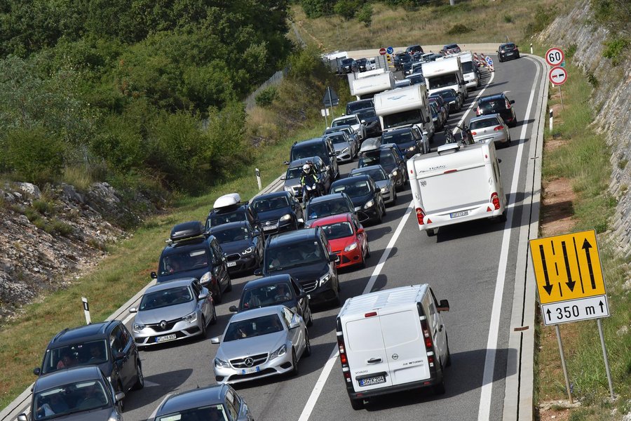 Starom cestom gotovo dvostruko jeftinije na ljetovanje, autocestom sigurnije i brže